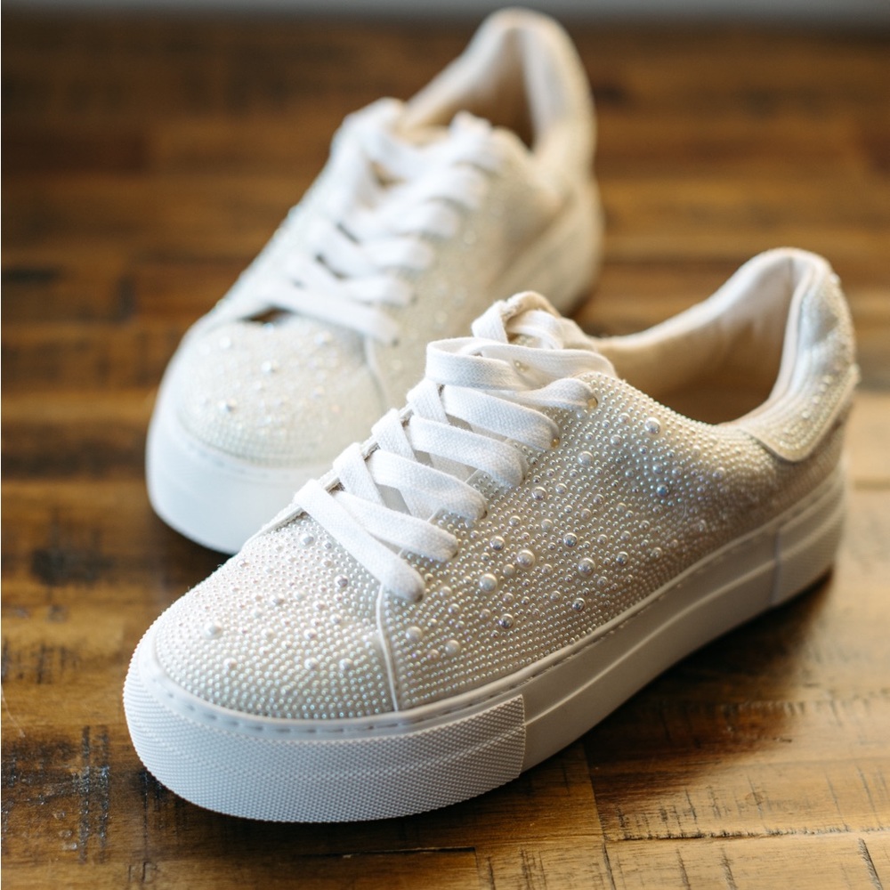 Women’s Betsey Johnson Sidny Ivory Pearl size 6